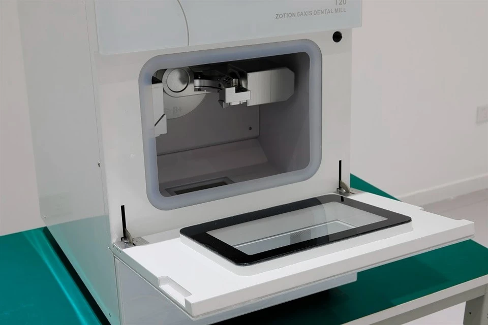 ZOTION T20D-E 5 Axis Dry CAD CAM Milling Machine For Zirconia Block PMMA Wax Peek high quality